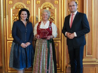 Stv. Präsidentin Centa Theobald als Botschafterin Heimat.Bayern ausgezeichnet