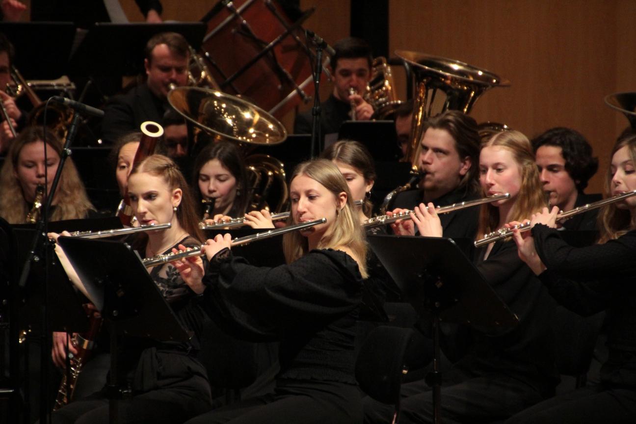 Rund 80 junge Musiker:innen von 14 bis 27 Jahren brillierten beim Dreikönigskonzert 2023 Rund 80 junge Musiker:innen von 14 bis 27 Jahren brillierten beim Dreikönigskonzert 2023